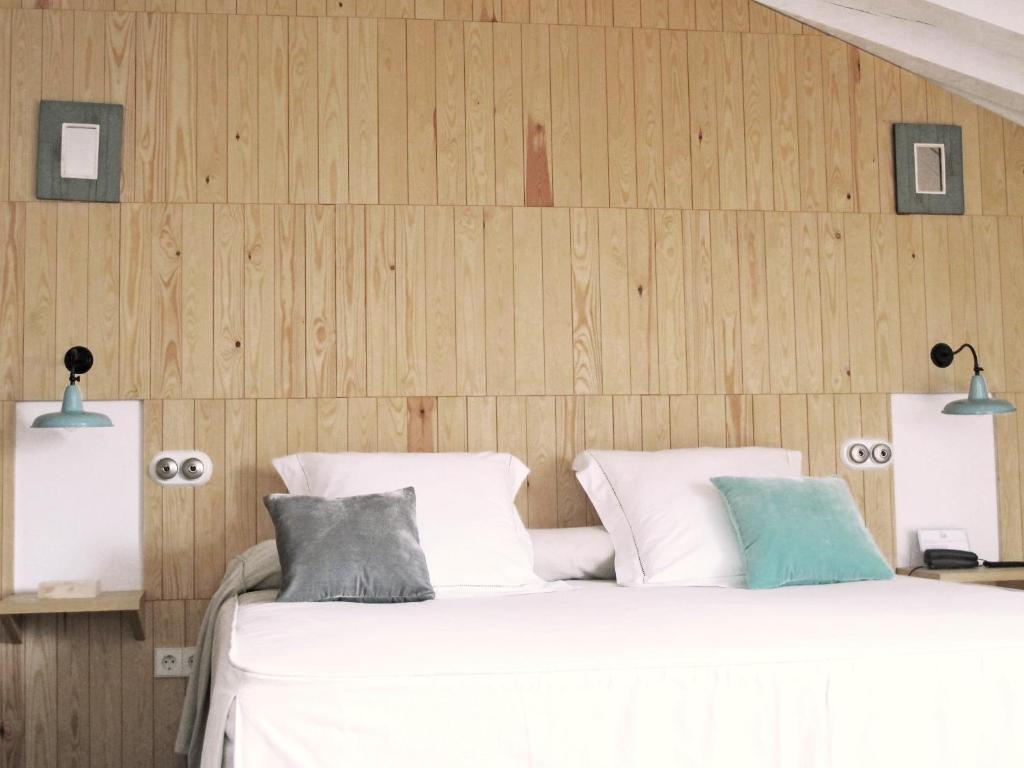 Postel nebo postele na pokoji v ubytování Hotel Ayllon
