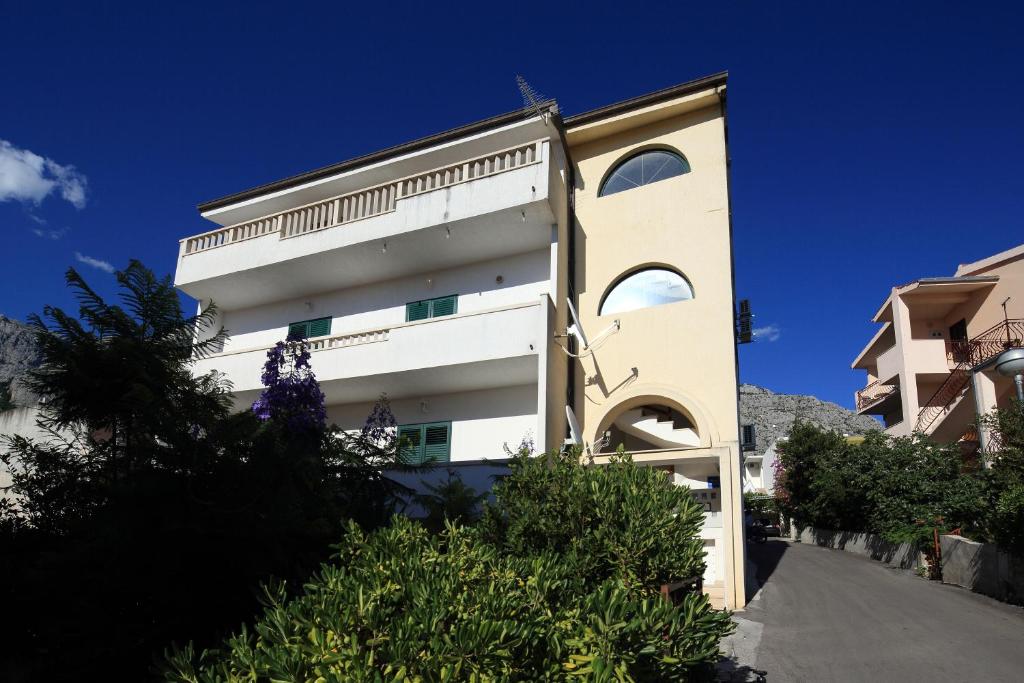 Budova, kde se apartmán nachází
