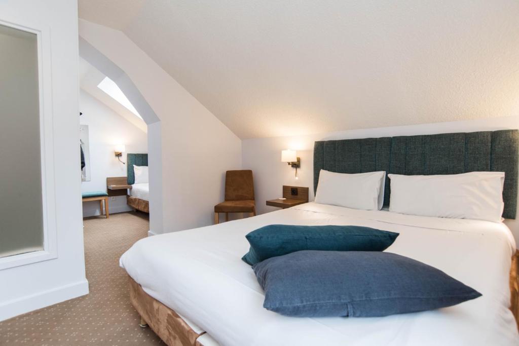 Postel nebo postele na pokoji v ubytování Hotel Les Lanchers