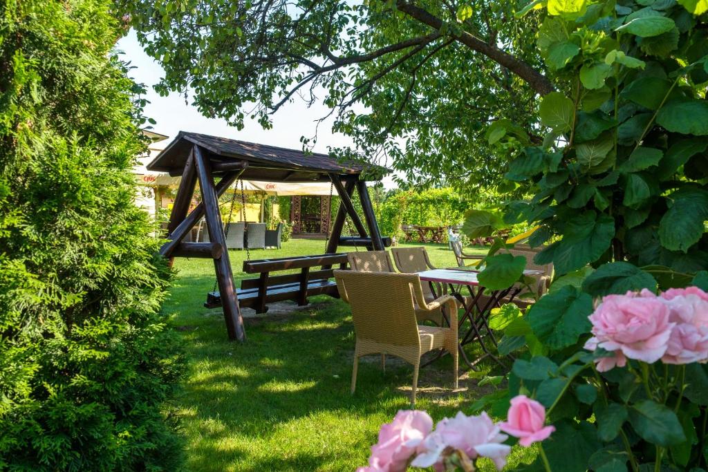 Giardino di Pensiunea Andrei Rm Valcea