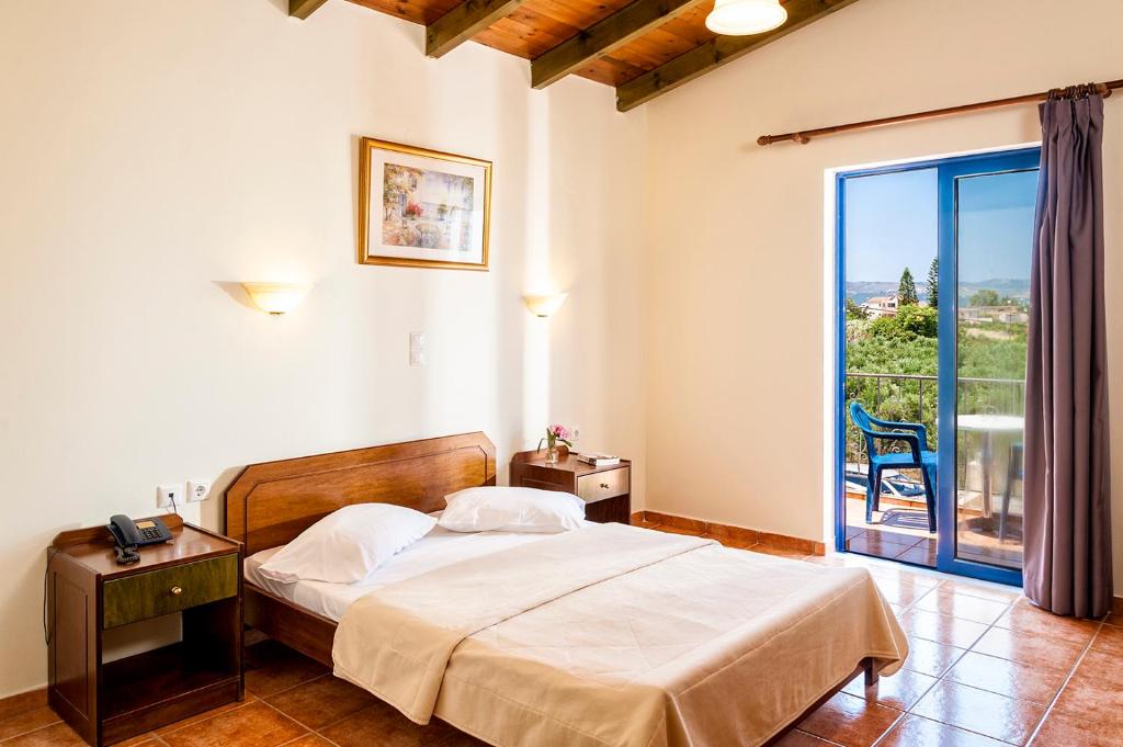 Postel nebo postele na pokoji v ubytování Adelais Hotel