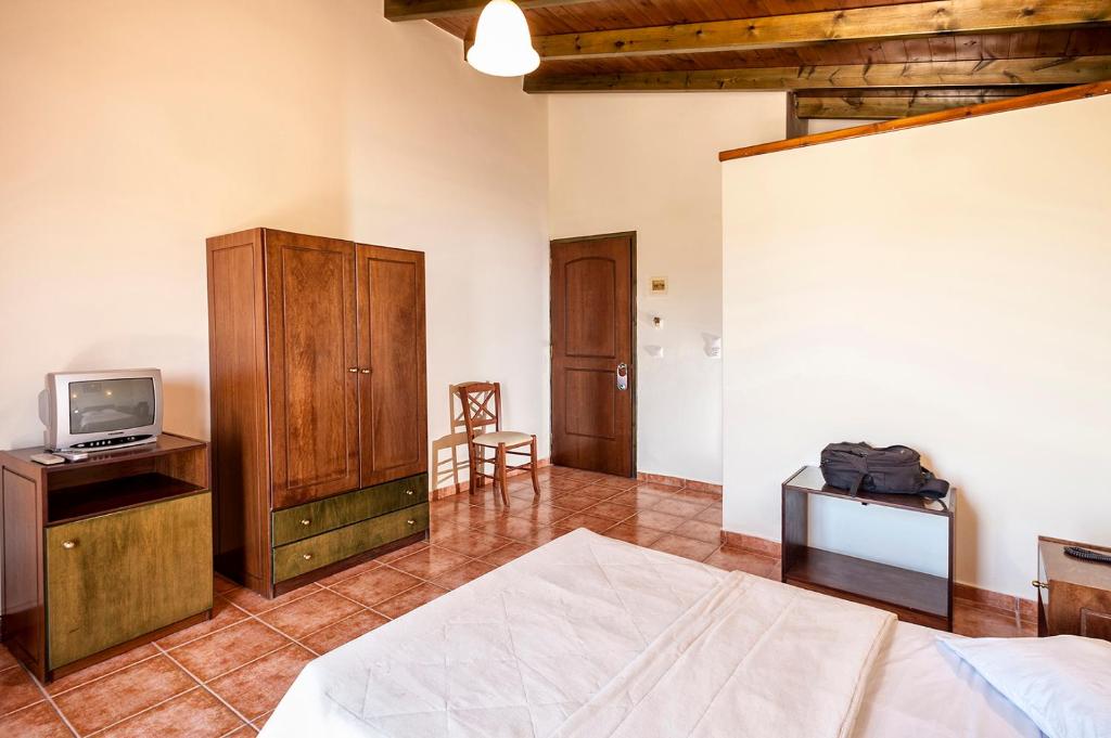 Postel nebo postele na pokoji v ubytování Adelais Hotel