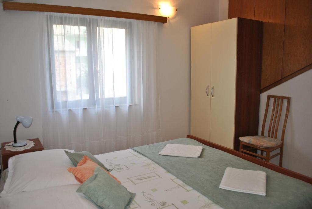 Postel nebo postele na pokoji v ubytování Apartmani Dalmadino