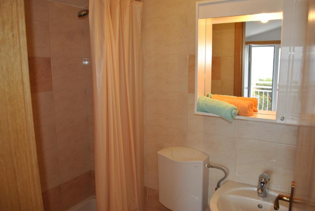 Koupelna v ubytování Apartmani Dalmadino