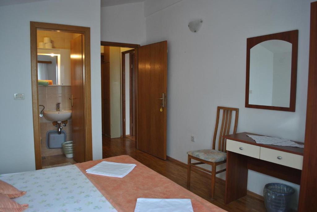Postel nebo postele na pokoji v ubytování Apartmani Dalmadino