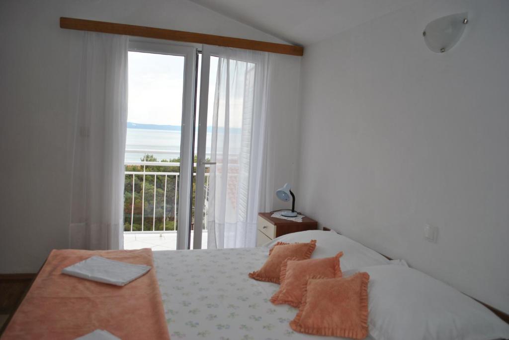 Postel nebo postele na pokoji v ubytování Apartmani Dalmadino