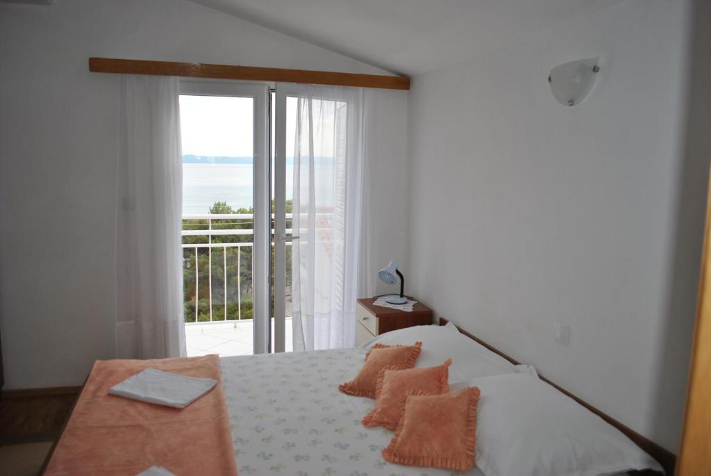 Postel nebo postele na pokoji v ubytování Apartmani Dalmadino