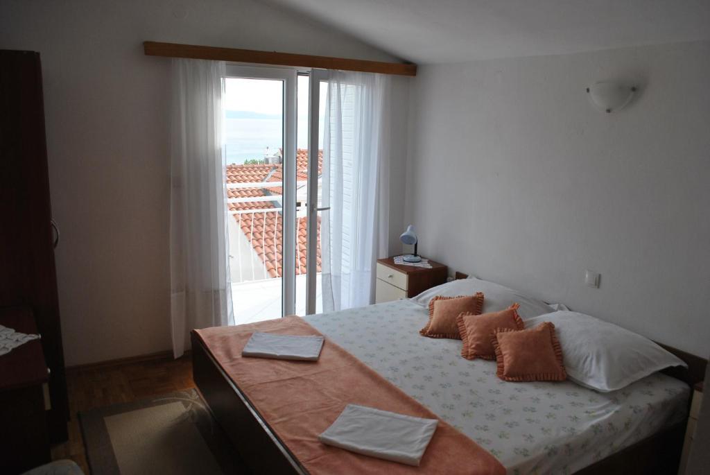 Postel nebo postele na pokoji v ubytování Apartmani Dalmadino