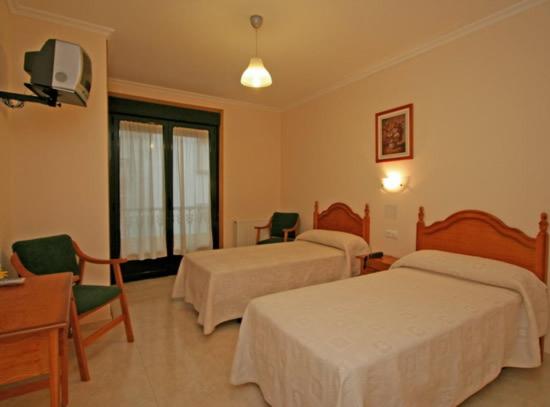 A bed or beds in a room at Hotel O Lagar