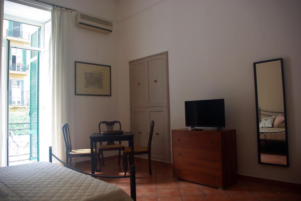 A television and/or entertainment centre at 'Na Siesta