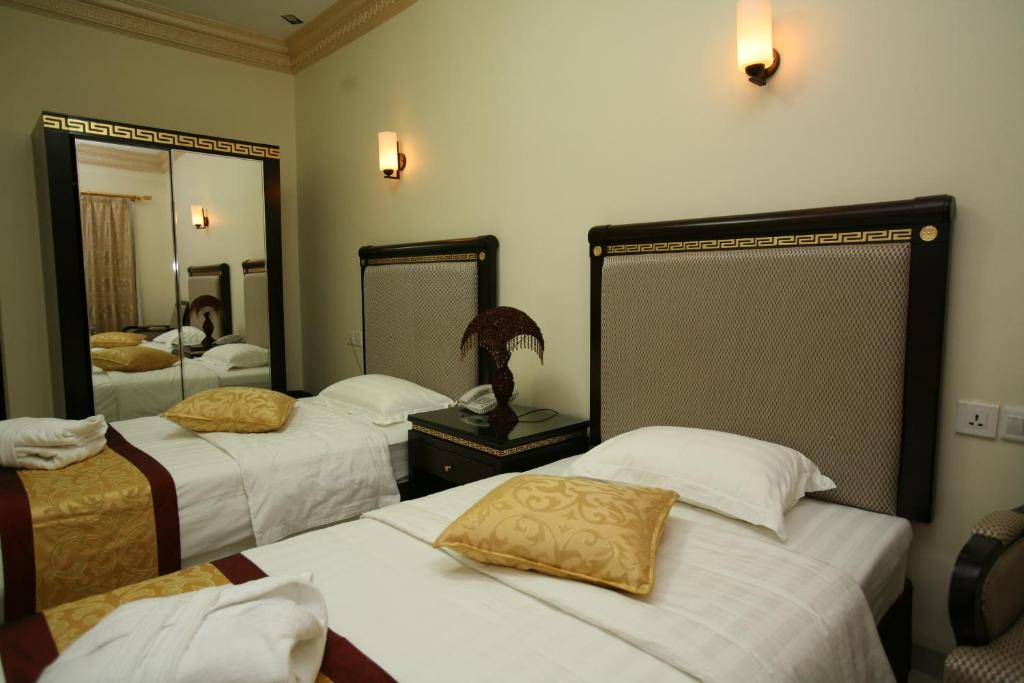 מיטה או מיטות בחדר ב-Cedar Hotel