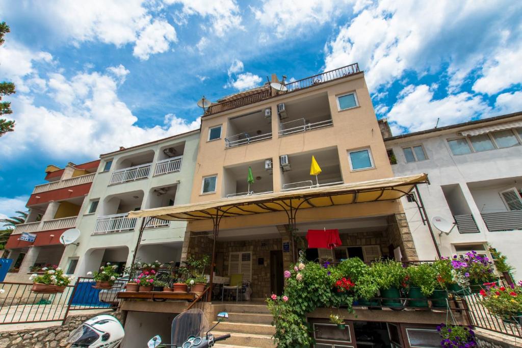 Budova, v ktorej sa apartmán nachádza