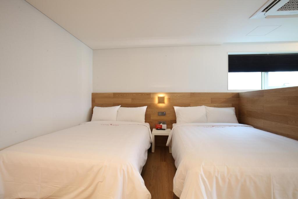 Postel nebo postele na pokoji v ubytování Angel Hotel