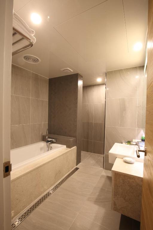 Koupelna v ubytování Angel Hotel