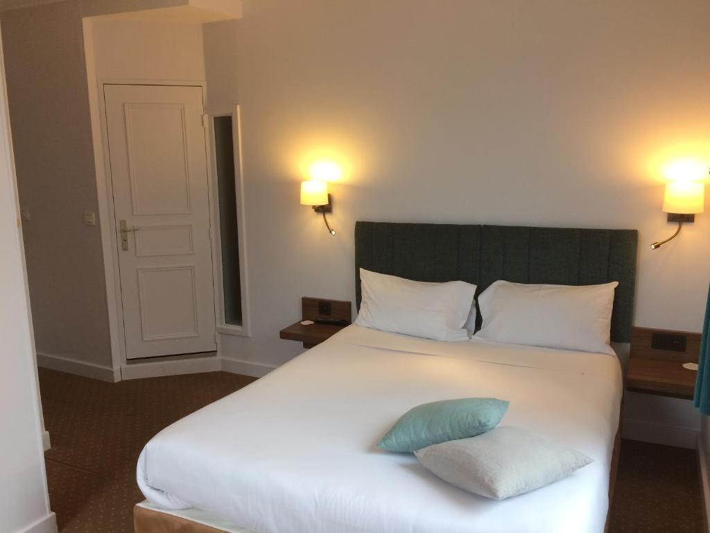 Postel nebo postele na pokoji v ubytování Hotel Les Lanchers