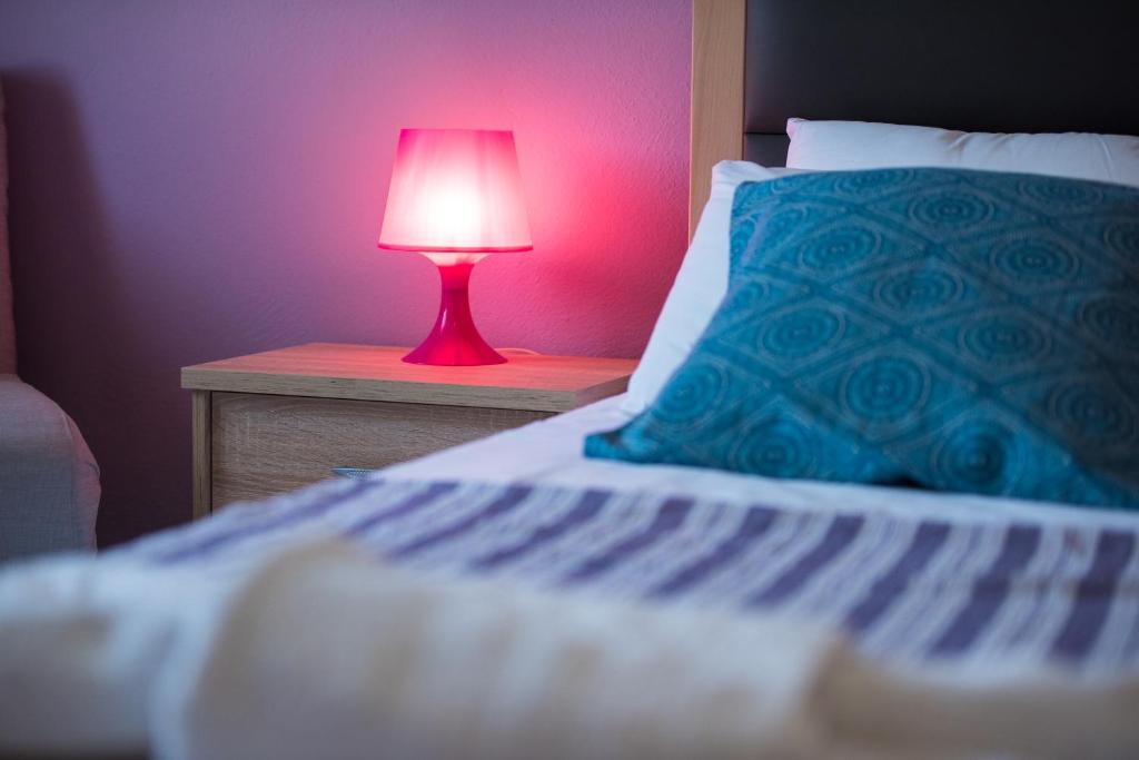 Postel nebo postele na pokoji v ubytování Magnolia Rooms