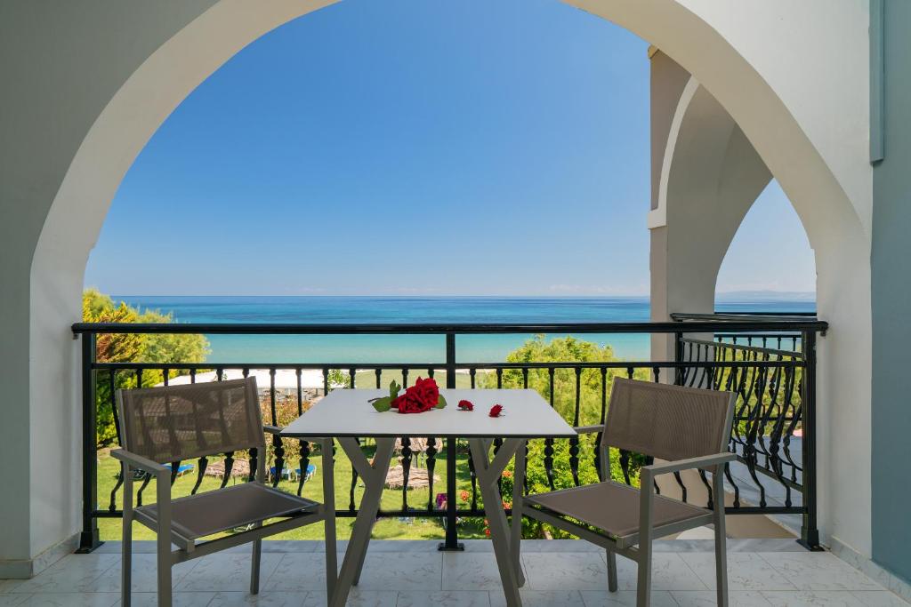 A general sea view or a sea view taken from az apartmanhoteleket