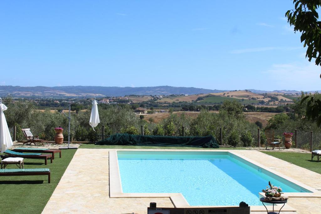 Bazén v ubytování Agriturismo I Casamenti nebo v jeho okolí
