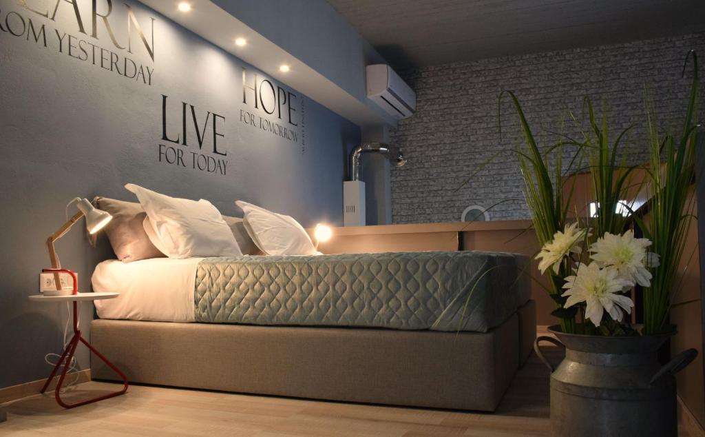 Ένα ή περισσότερα κρεβάτια σε δωμάτιο στο Evaris Apartments