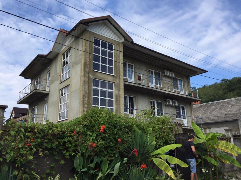 желтый дом якорная щель. якорная щель 2022. якорная щель достопримечательности. п якорная щель сочи. якорная щель краснодарский край.