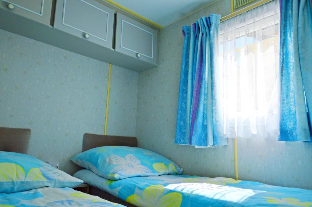 Posteľ alebo postele v izbe v ubytovaní Juno Holiday