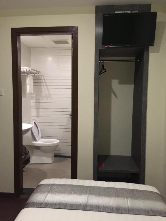 Koupelna v ubytování Check Inn Hotel Tawau