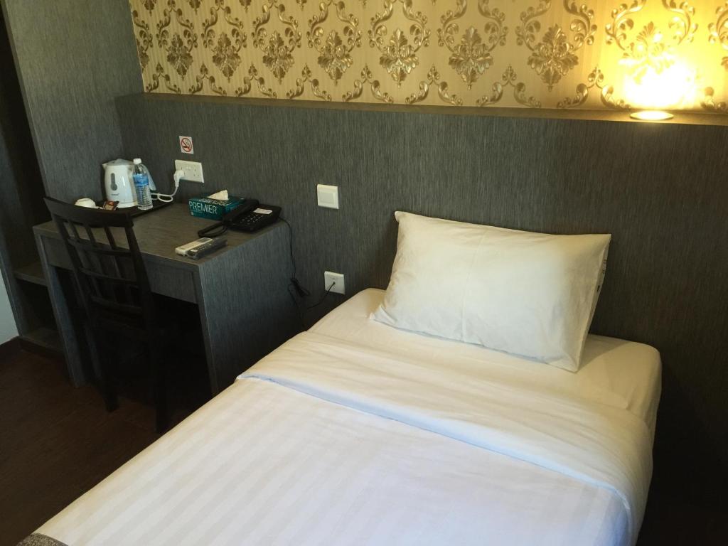 Postel nebo postele na pokoji v ubytování Check Inn Hotel Tawau