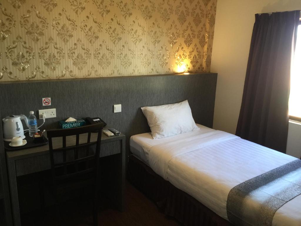 Postel nebo postele na pokoji v ubytování Check Inn Hotel Tawau