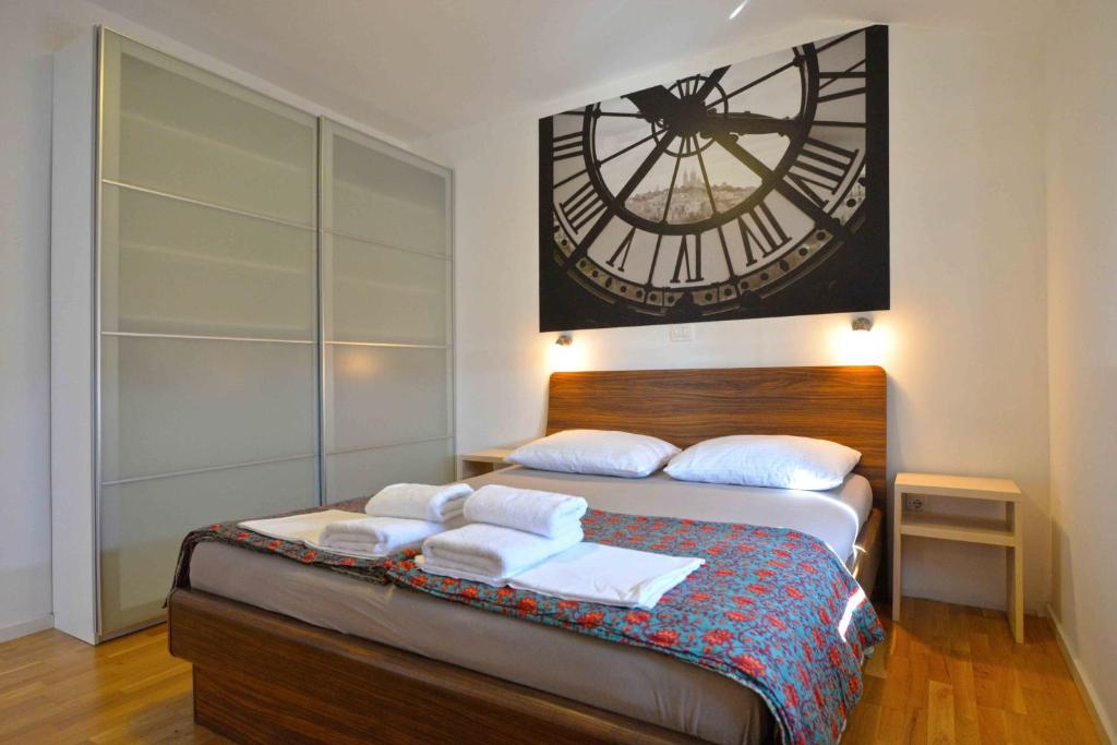 Posteľ alebo postele v izbe v ubytovaní EnVi Apartments