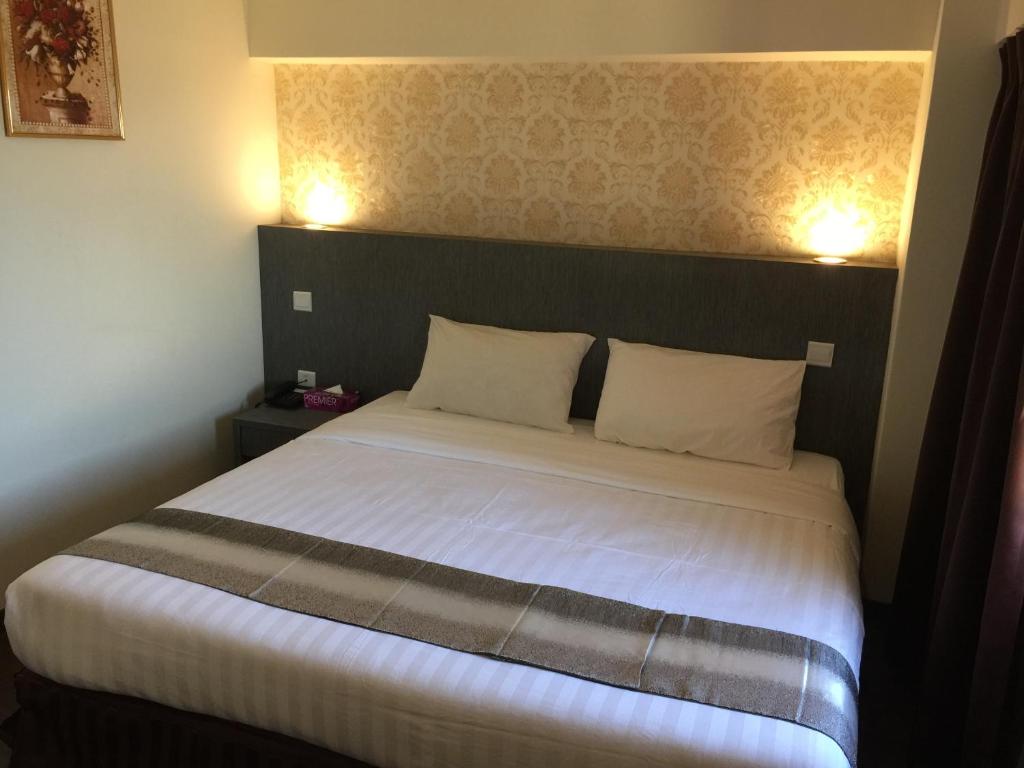 Postel nebo postele na pokoji v ubytování Check Inn Hotel Tawau