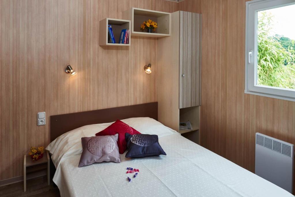 Postel nebo postele na pokoji v ubytování Camping de Trezulien