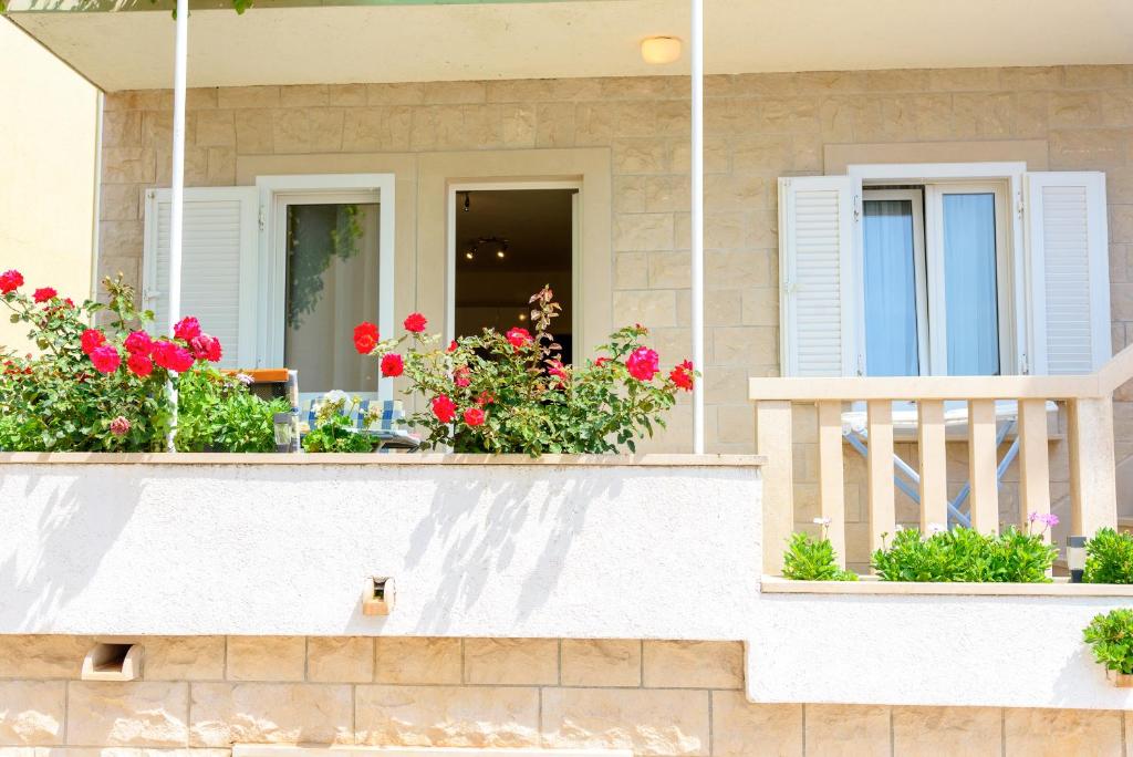 Eni apartments BOL - Apartment Mit Terrasse