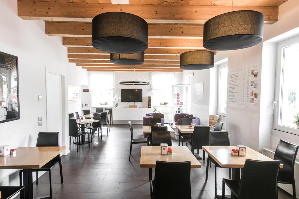 TV a/nebo společenská místnost v ubytování Hotel Operà
