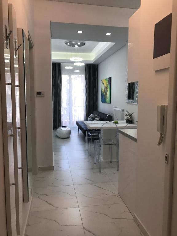 Laura City Egnatia - 3