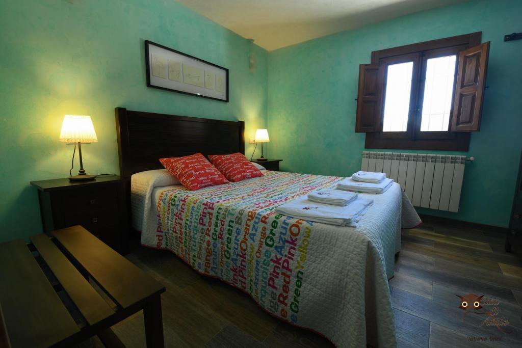 A bed or beds in a room at Casa el Autillo l