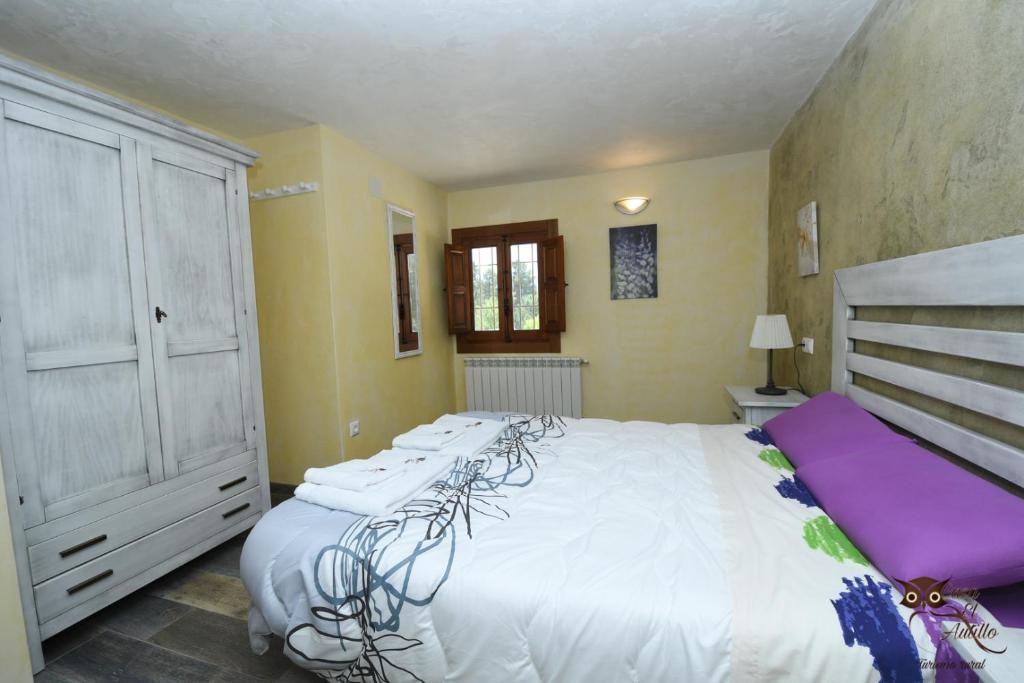A bed or beds in a room at Casa el Autillo l