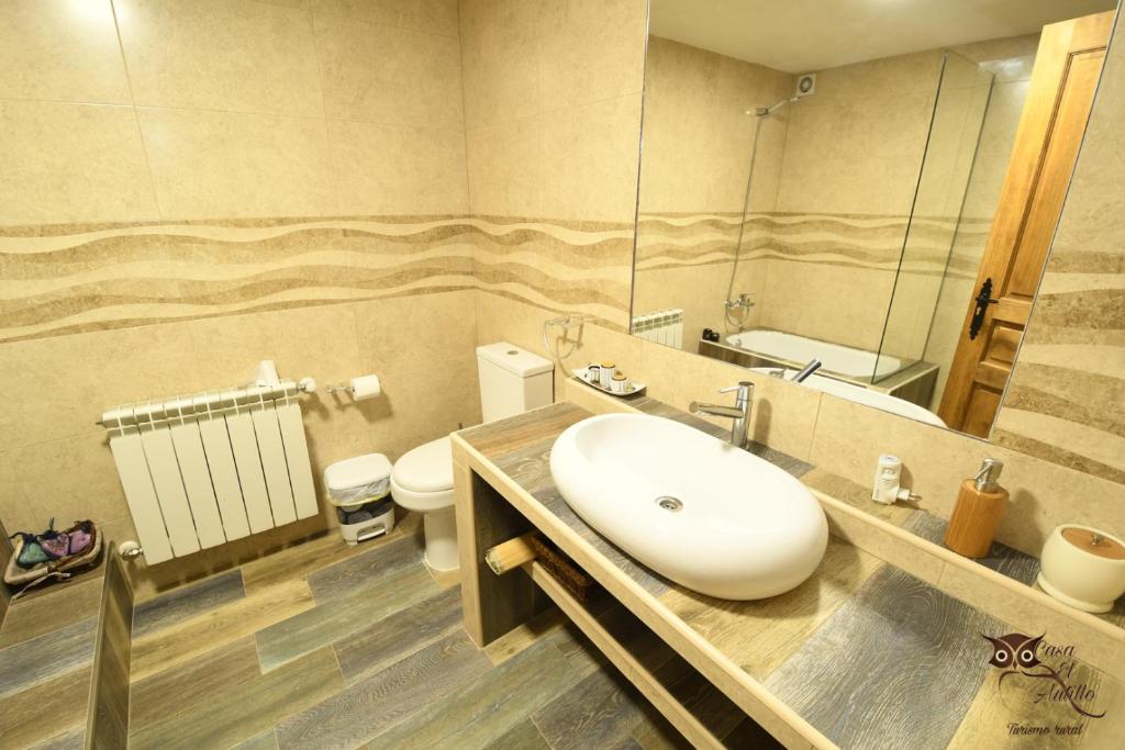 A bathroom at Casa el Autillo l