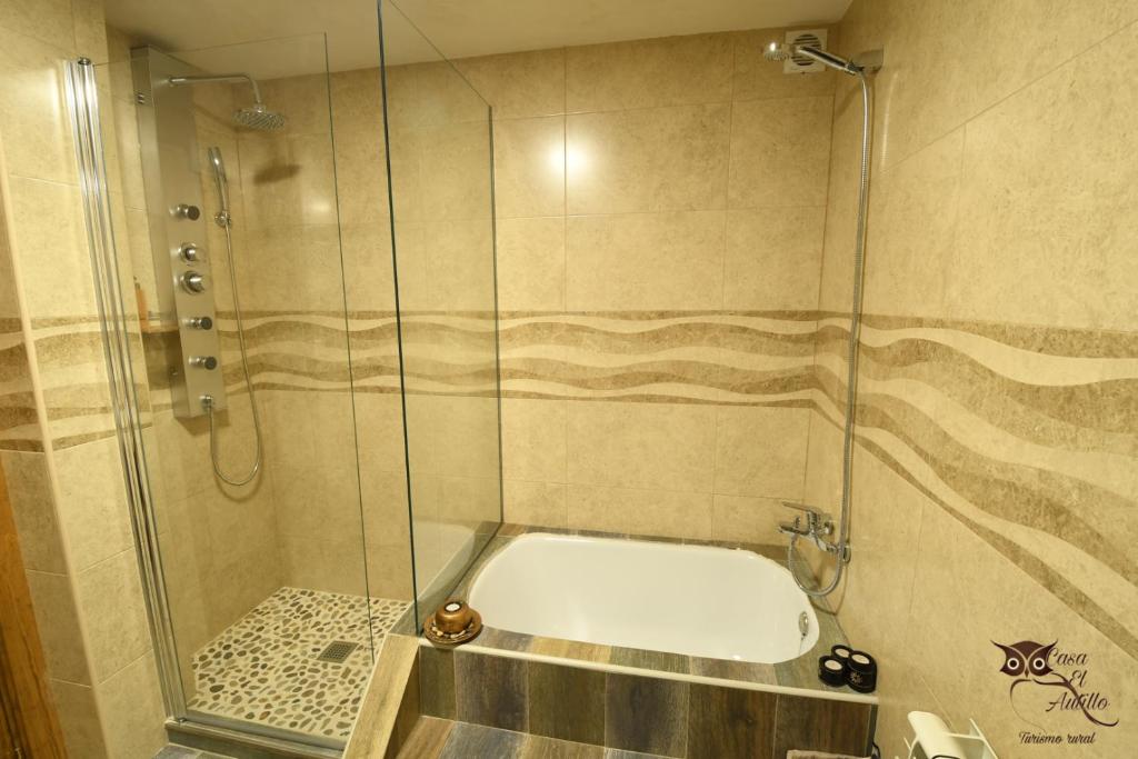 A bathroom at Casa el Autillo l