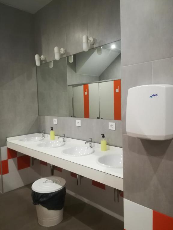 Koupelna v ubytování Albergue Milladoiro