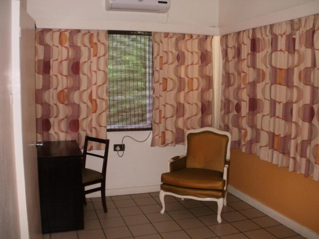 Posezení v ubytování Pineapple Court Hotel