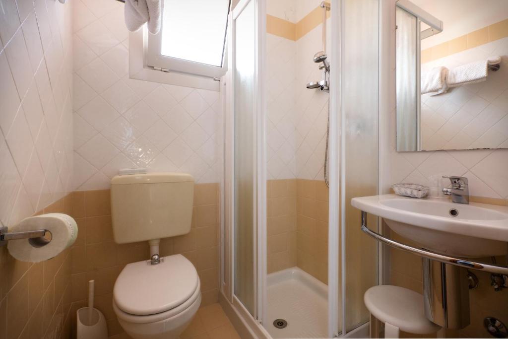 Koupelna v ubytování Hotel Etna