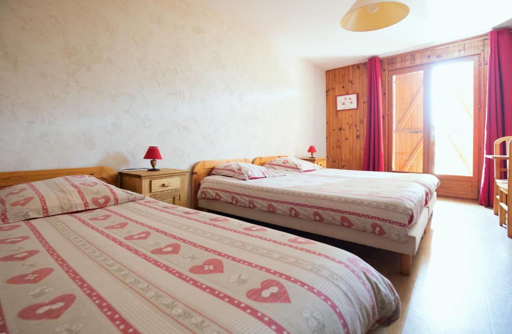 Postel nebo postele na pokoji v ubytování La Roche du Croue