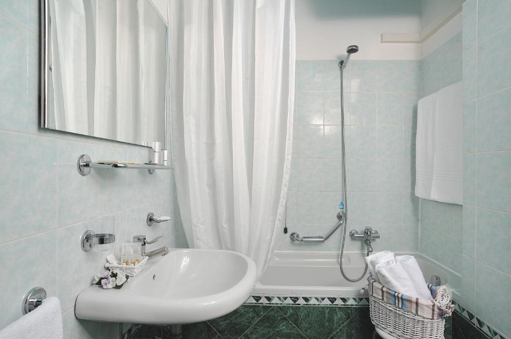Koupelna v ubytování Albergo Hotel Raffaello
