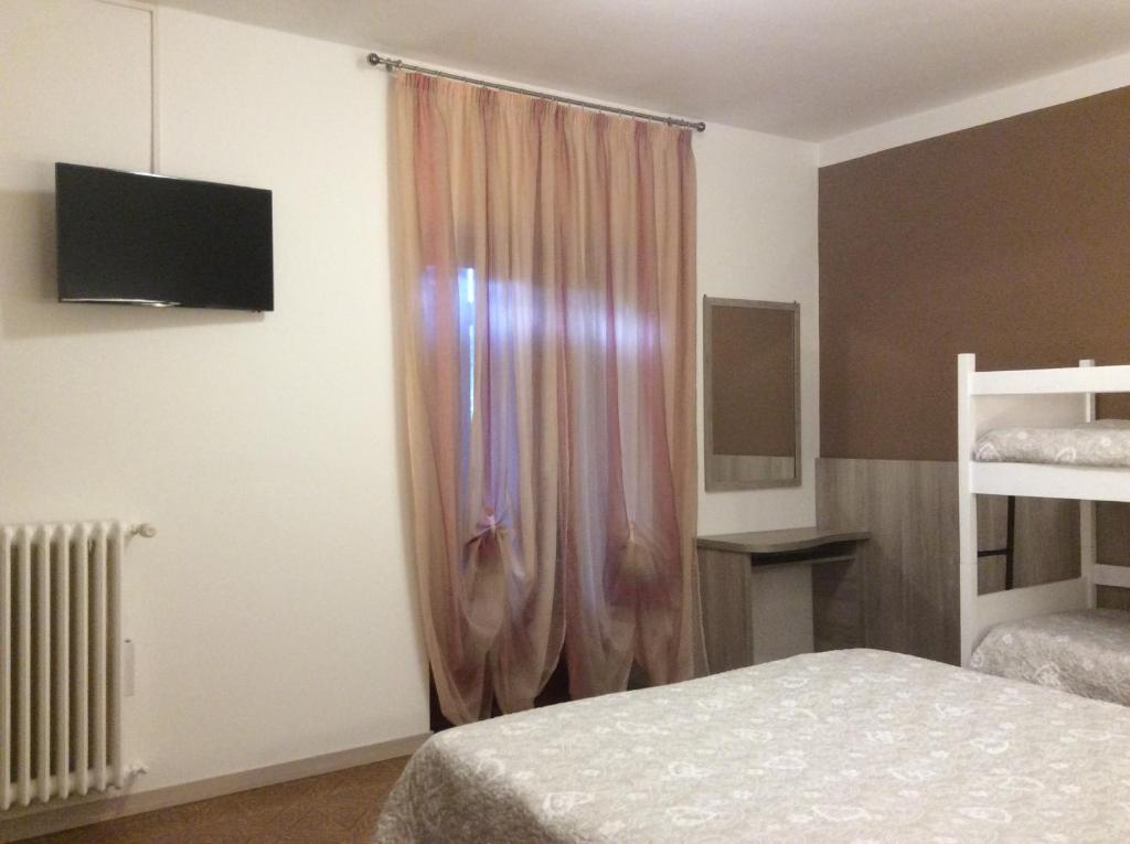 Albergo Ristorante Scanapà - Chambre Quadruple Avec Balcon