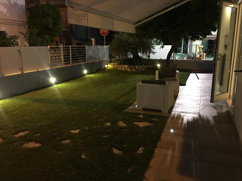 a garden with lights on the side of a building at B&B FARAONE in Martinsicuro