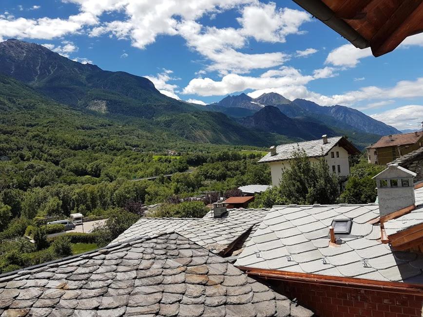 A general mountain view or a mountain view taken from Az apartmant