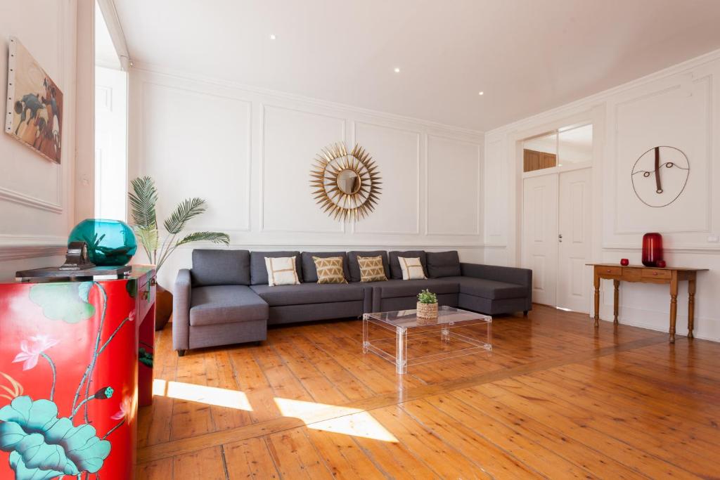 a living room with a couch and a table at Tejo Vintage Three-Bedroom Apartment - by LU Holidays in Lisbon