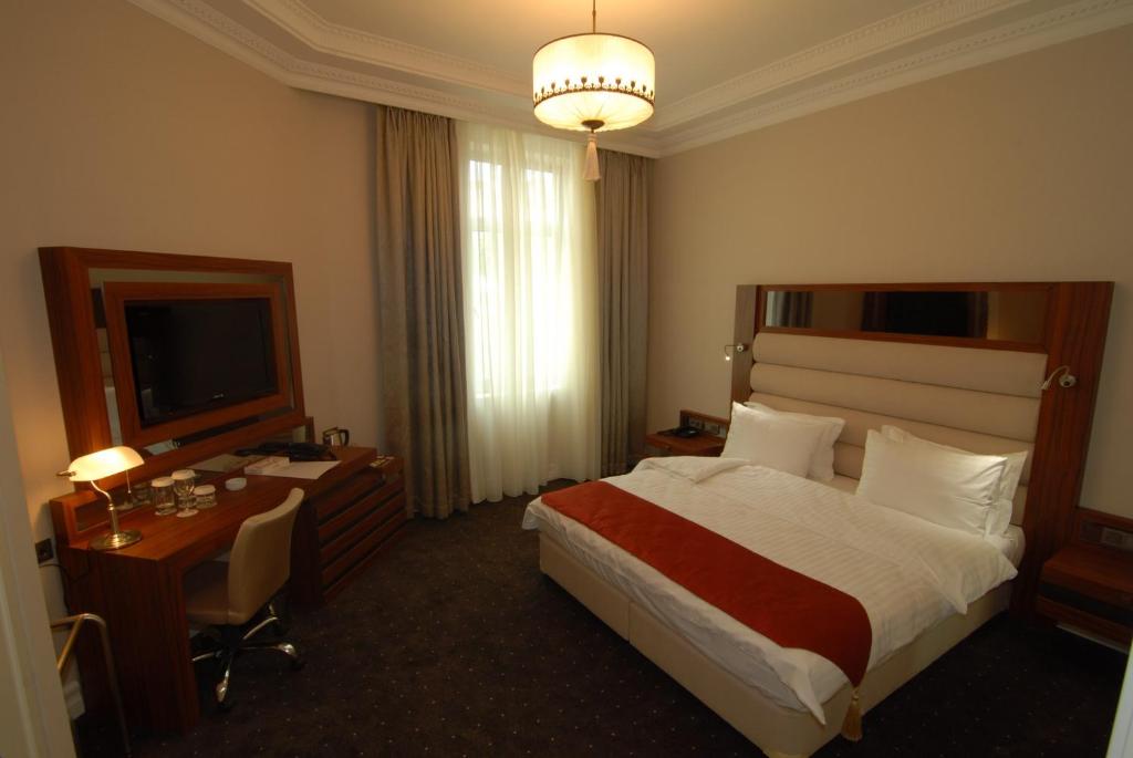 Postel nebo postele na pokoji v ubytování Batumi World Palace