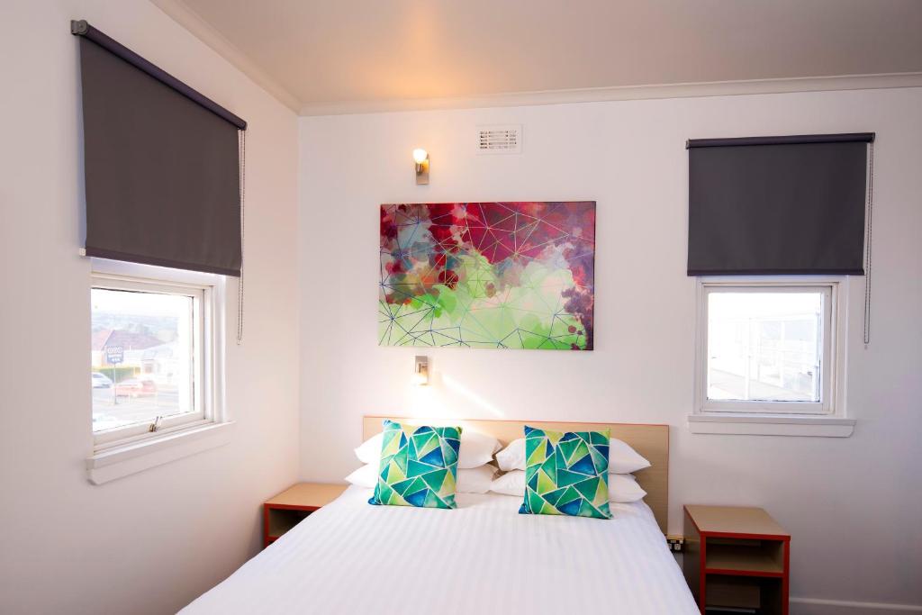 Postel nebo postele na pokoji v ubytování Mowbray Hotel