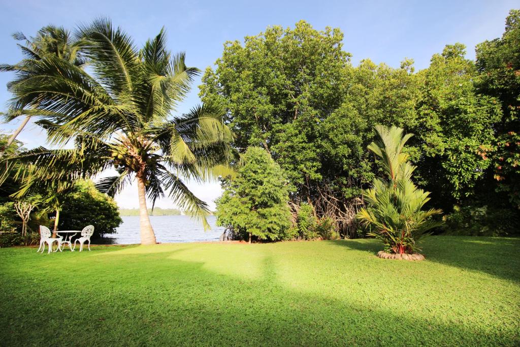 Zahrada ubytování River Breeze Villa Bentota